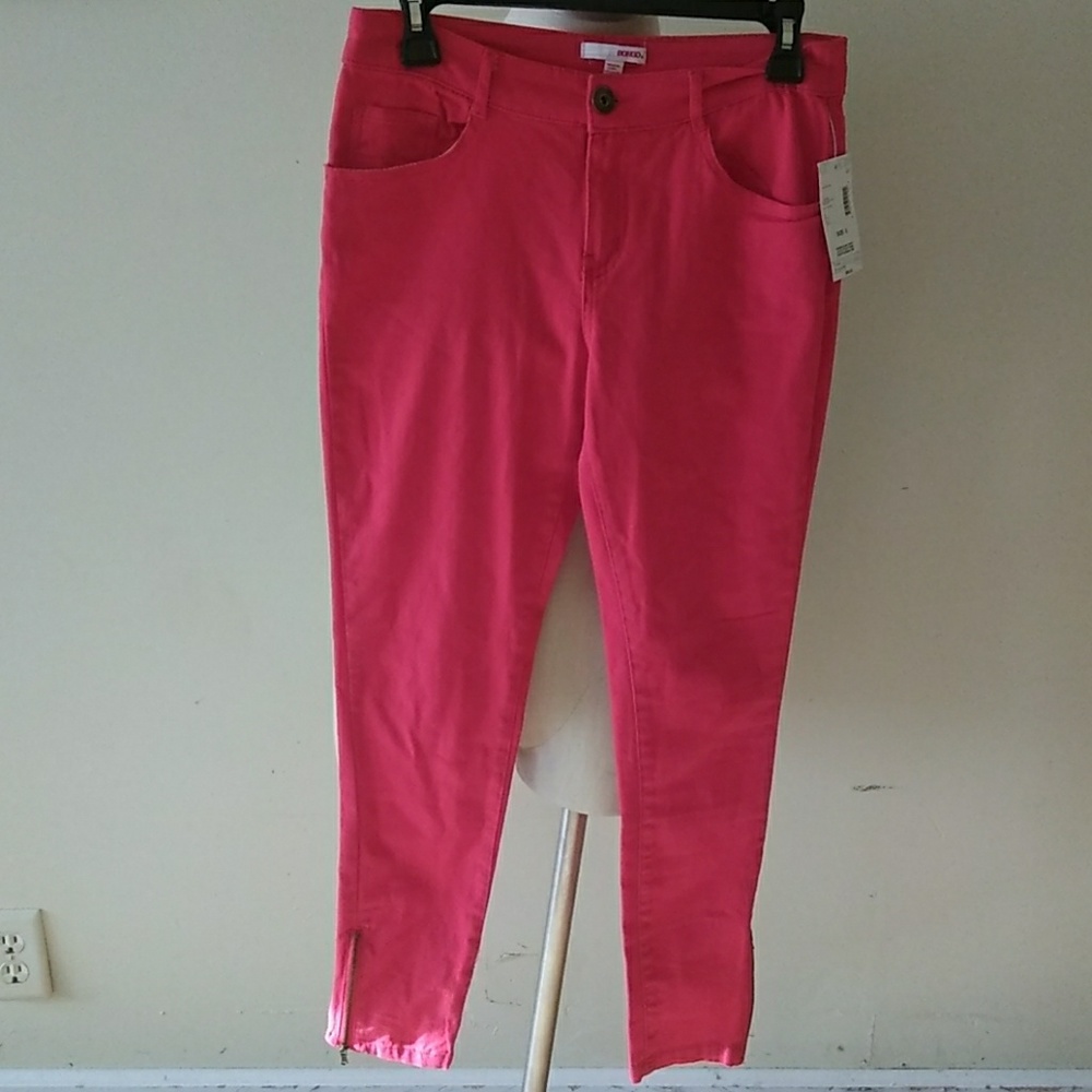 !!SOLD!!bango skinny jeans with zipper bottoms